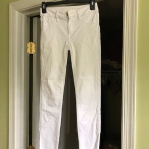 AE White jeans / jeggings